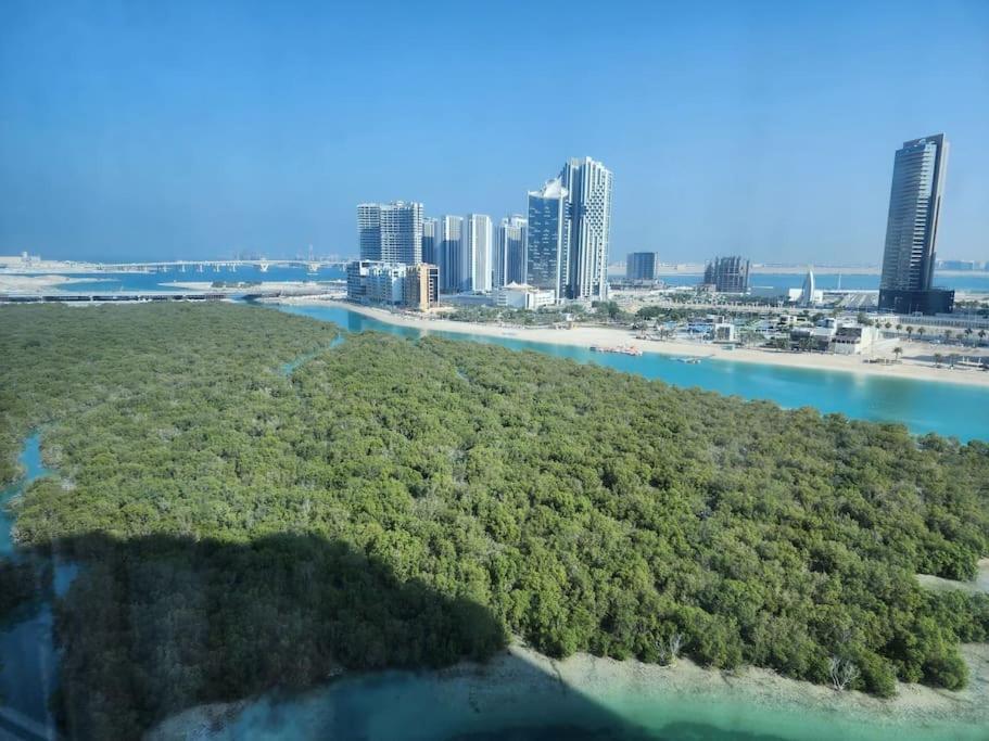 Appartamento Harf4606 Huge Water Front 1Br Apt With 2 Sofa Beds In Alreem Island Abu Dhabi Esterno foto