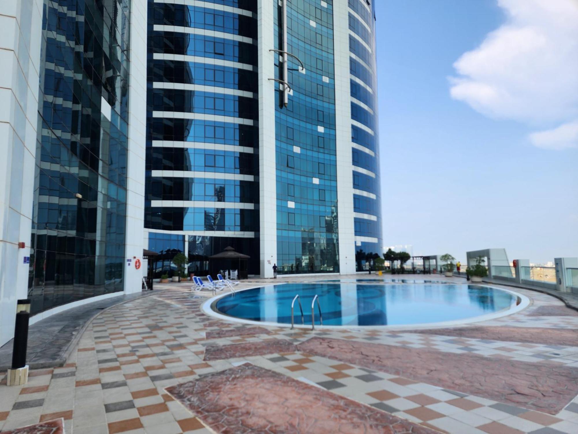 Appartamento Harf4606 Huge Water Front 1Br Apt With 2 Sofa Beds In Alreem Island Abu Dhabi Esterno foto